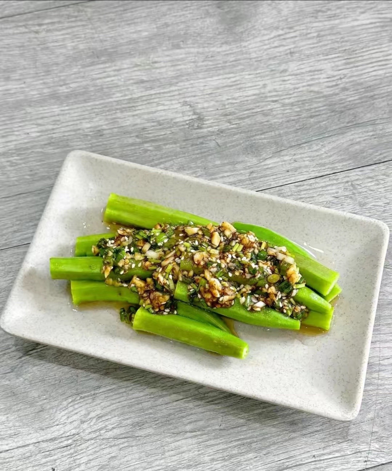 Đậu bắp sốt dầu mè tỏi ớt giòn ngon, công thức nấu ăn đơn giản