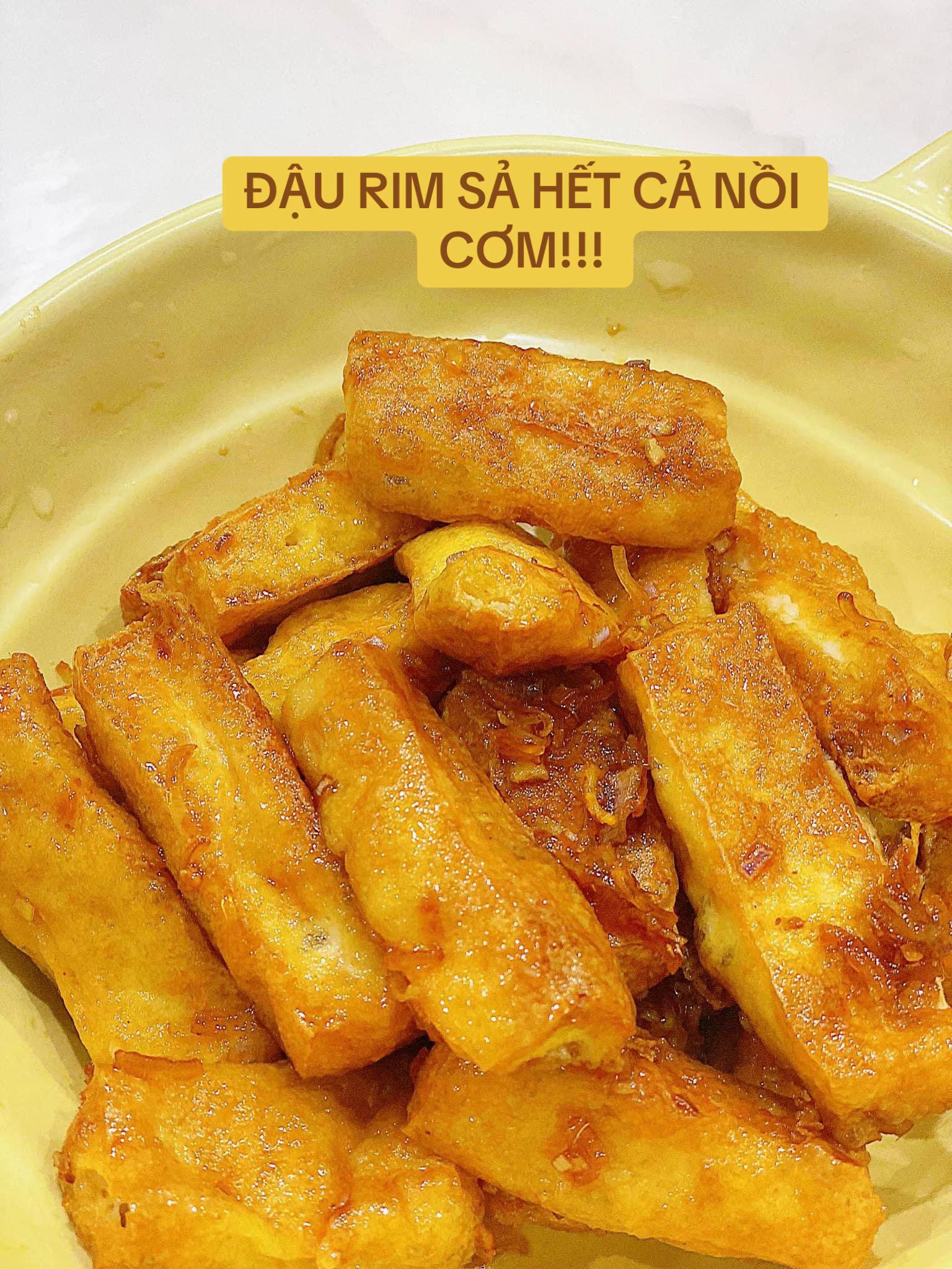Đậu rim sả hết cả nồi cơm: Đậu phụ chiên vàng rim nước sốt sả ớt thơm nức, giòn dai béo ngậy