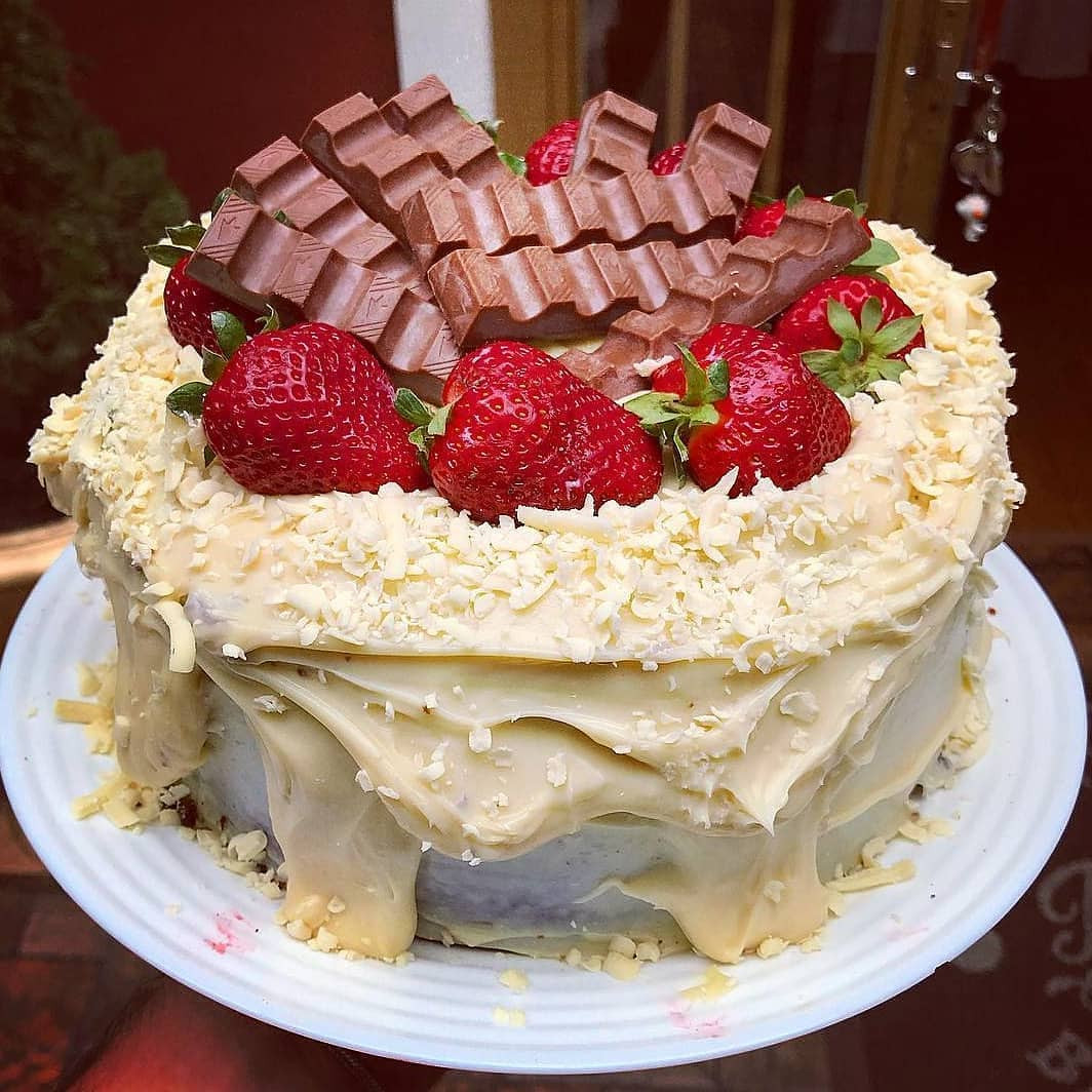 Delicious Homemade Chocolate Cake with Leite Ninho and Nutella Filling, topped with Strawberries