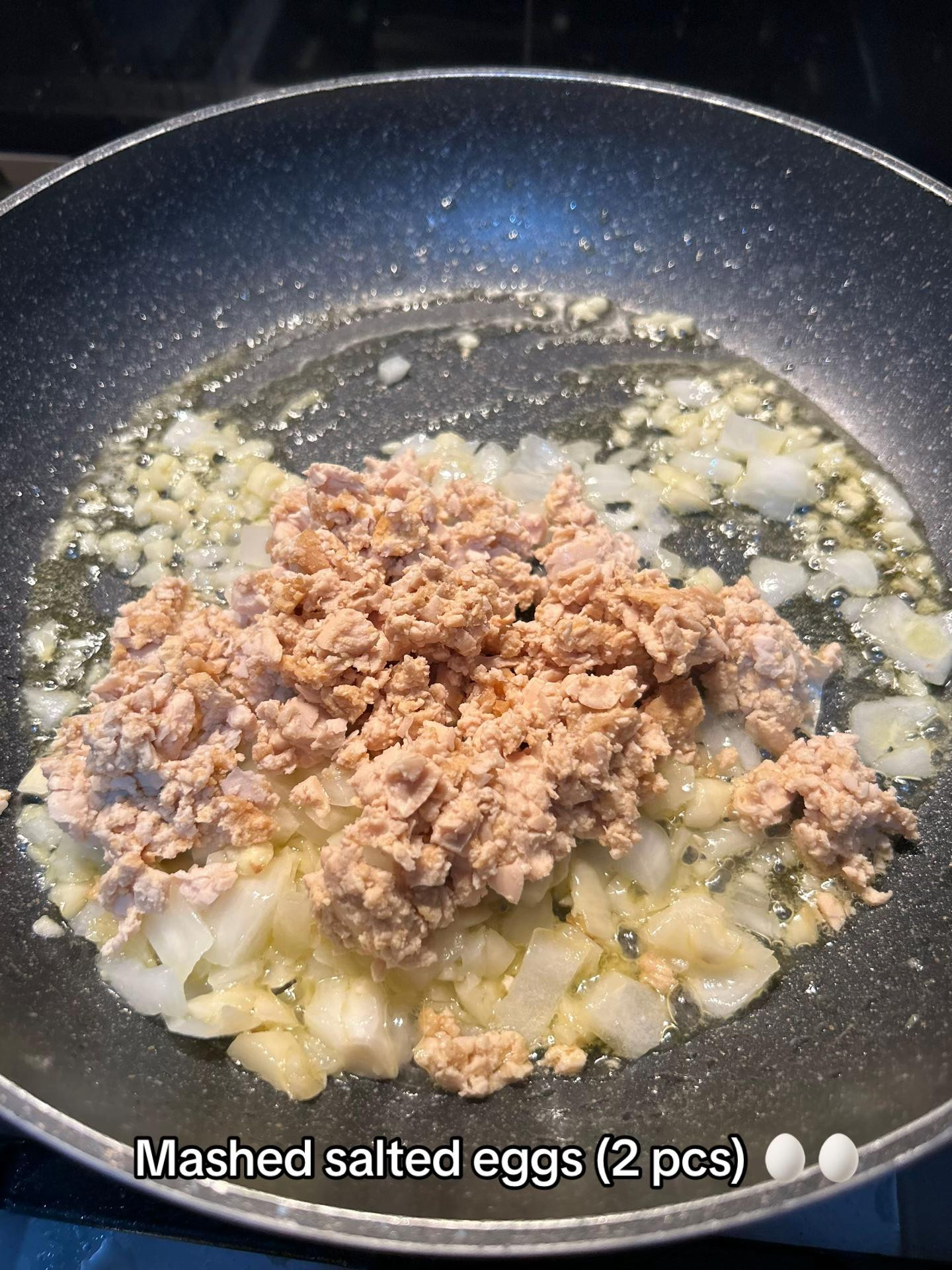 Delicious Salted Egg Yolk Shrimps Recipe with Cornstarch Marinade