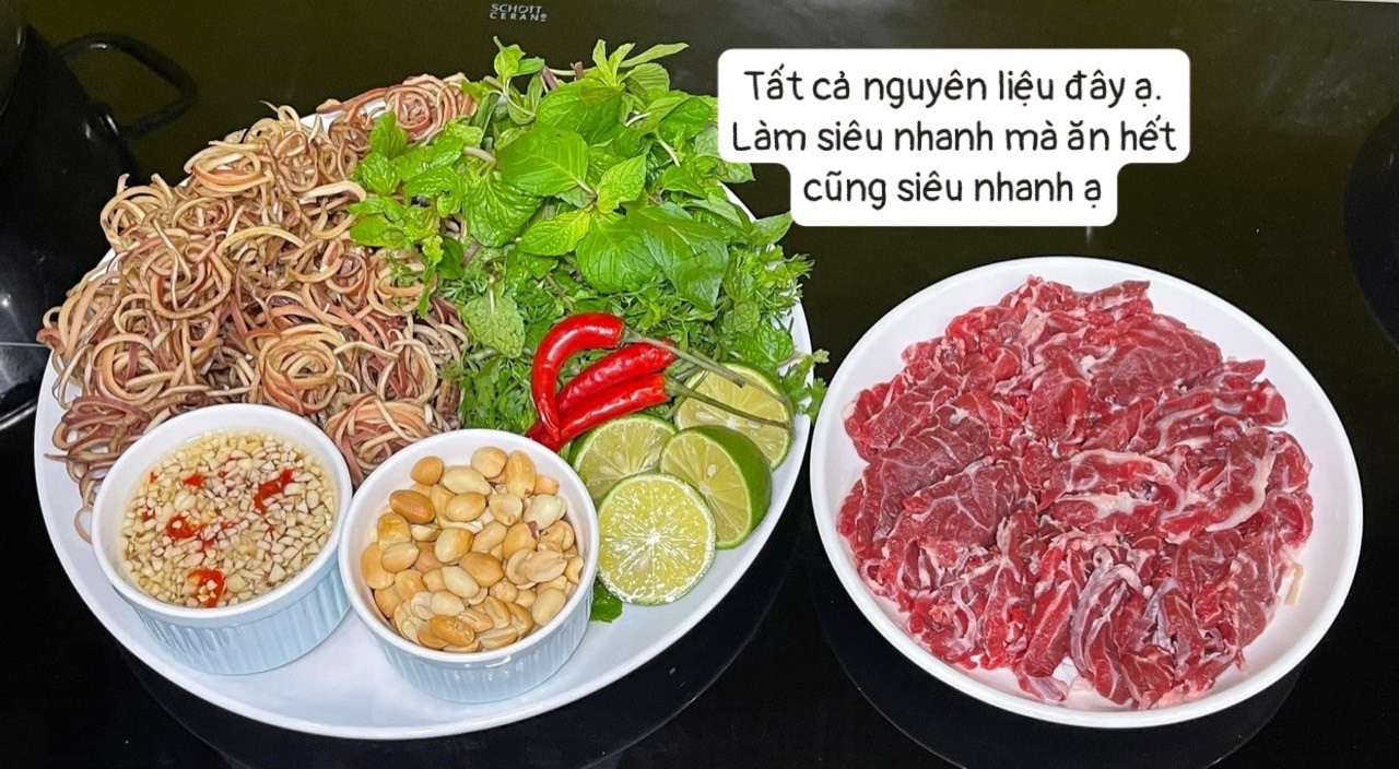 Đĩa bò nộm hoa chuối cho ngày hè mát mẻ
