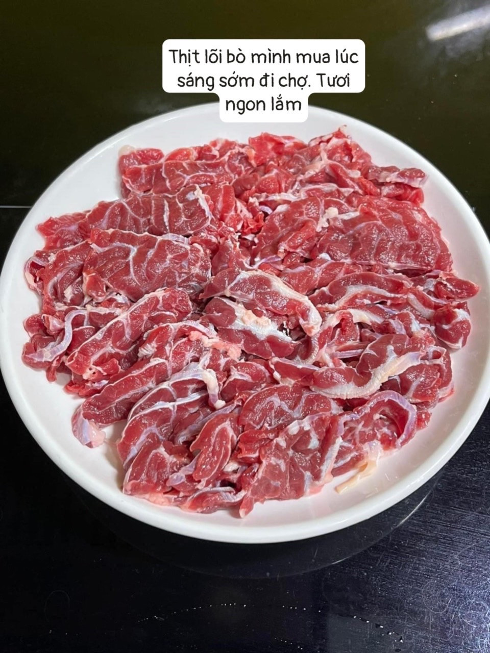 Đĩa bò nộm hoa chuối cho ngày hè mát mẻ