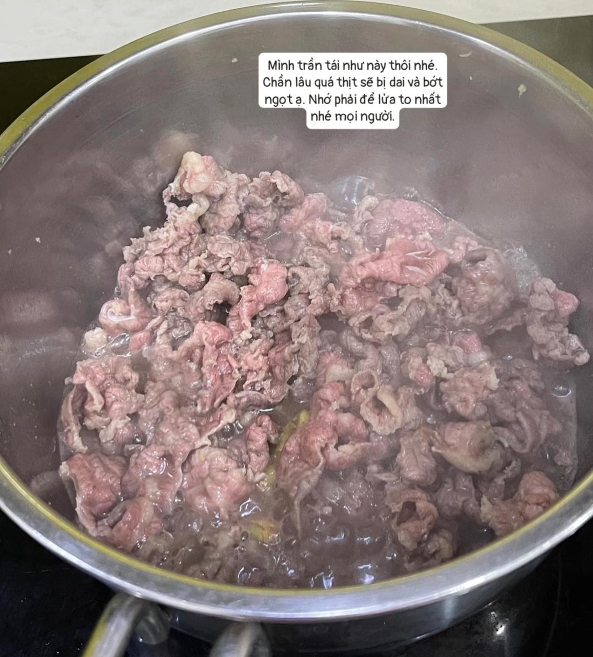 Đĩa bò nộm hoa chuối cho ngày hè mát mẻ