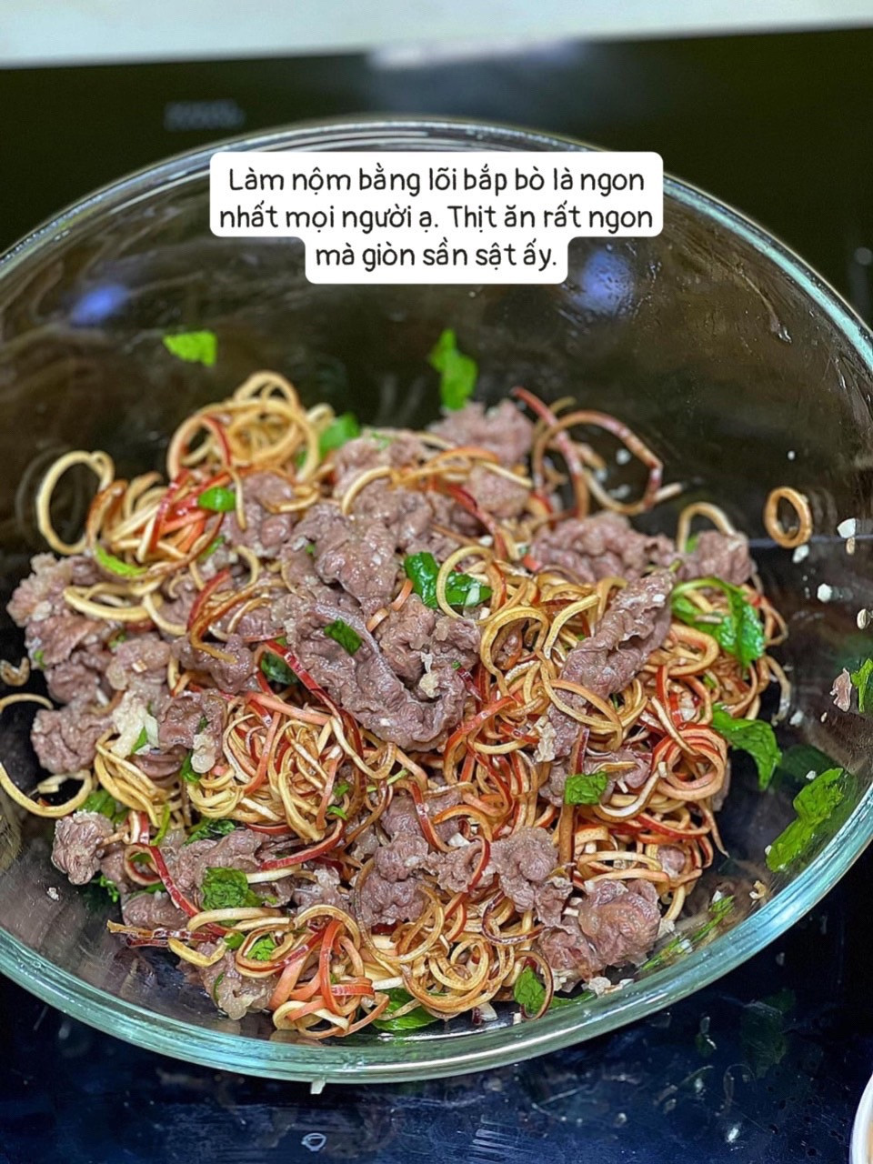 Đĩa bò nộm hoa chuối cho ngày hè mát mẻ