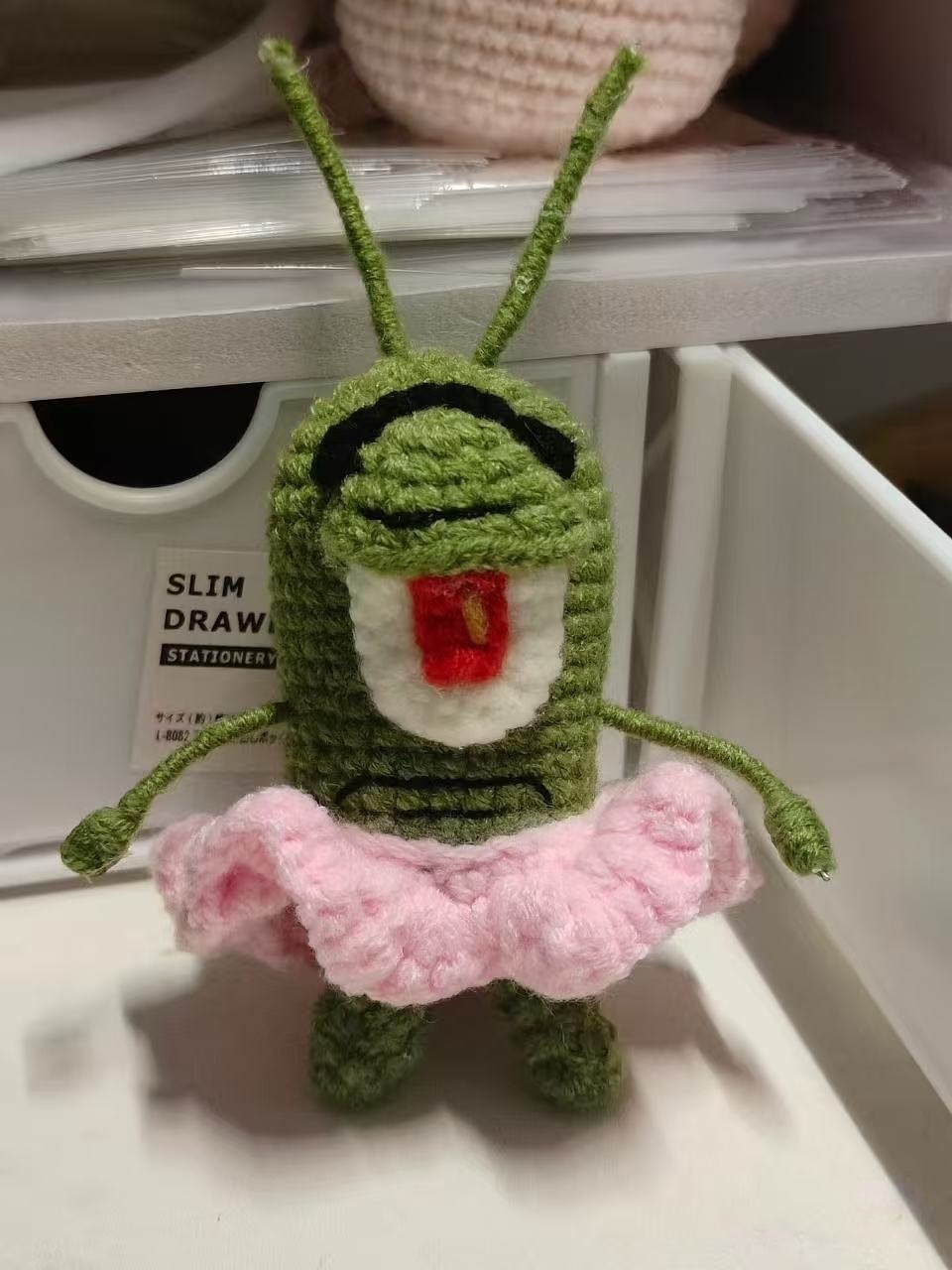 Diagrama de Tricô Plankton Fofinho com Saia Rosa