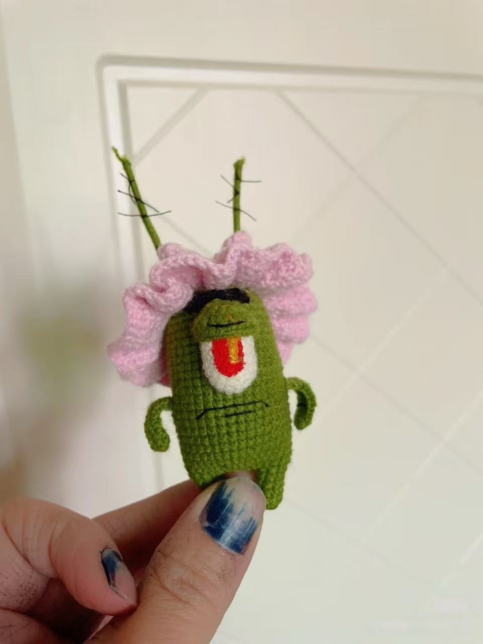 Diagrama de Tricô Plankton Fofinho com Saia Rosa