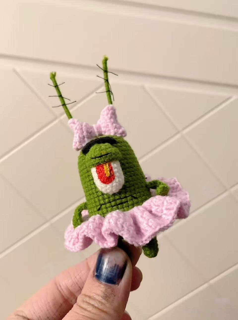 Diagrama de Tricô Plankton Fofinho com Saia Rosa