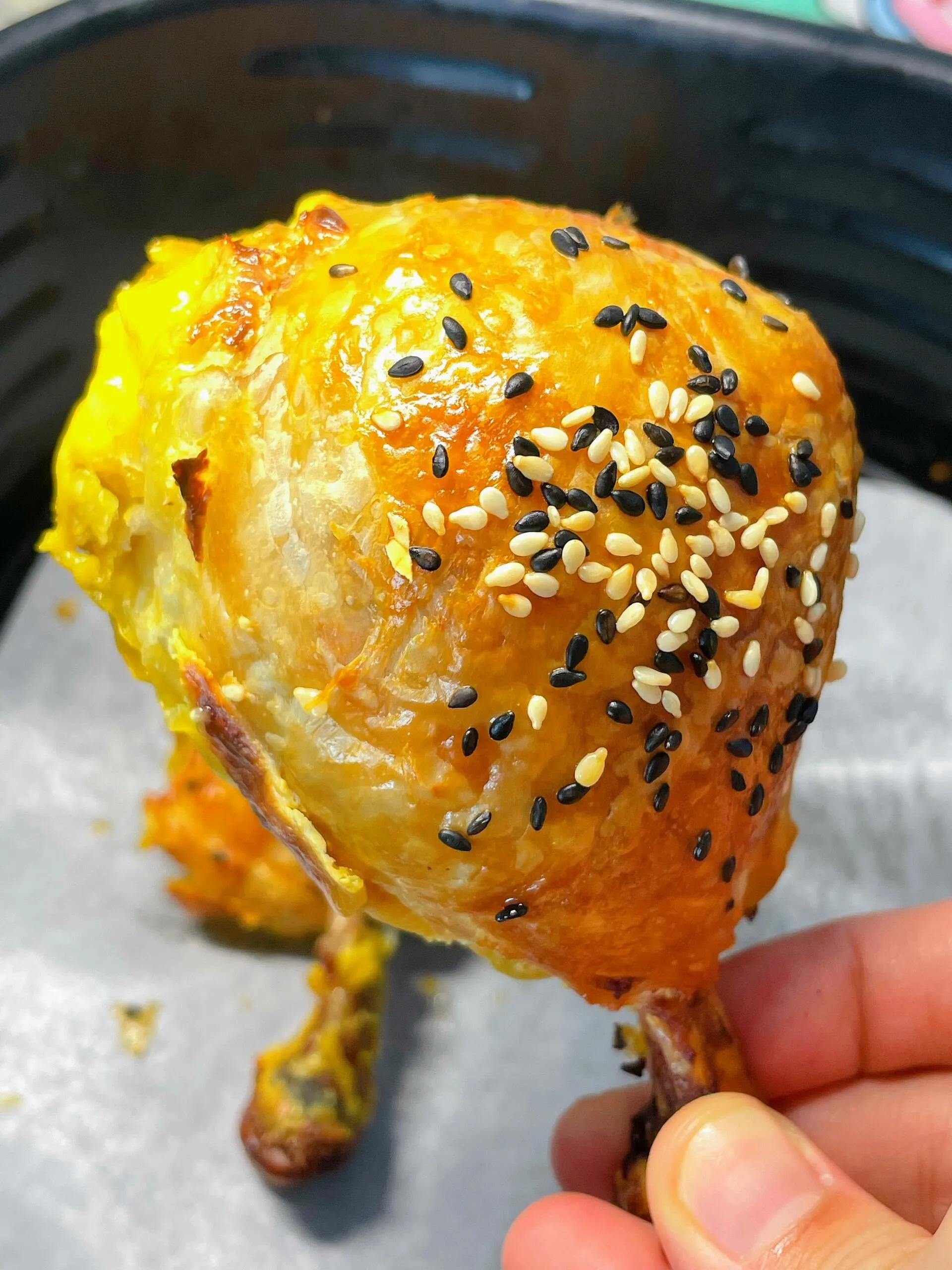 Đùi gà phô mai bọc tortilla nướng giòn rụm