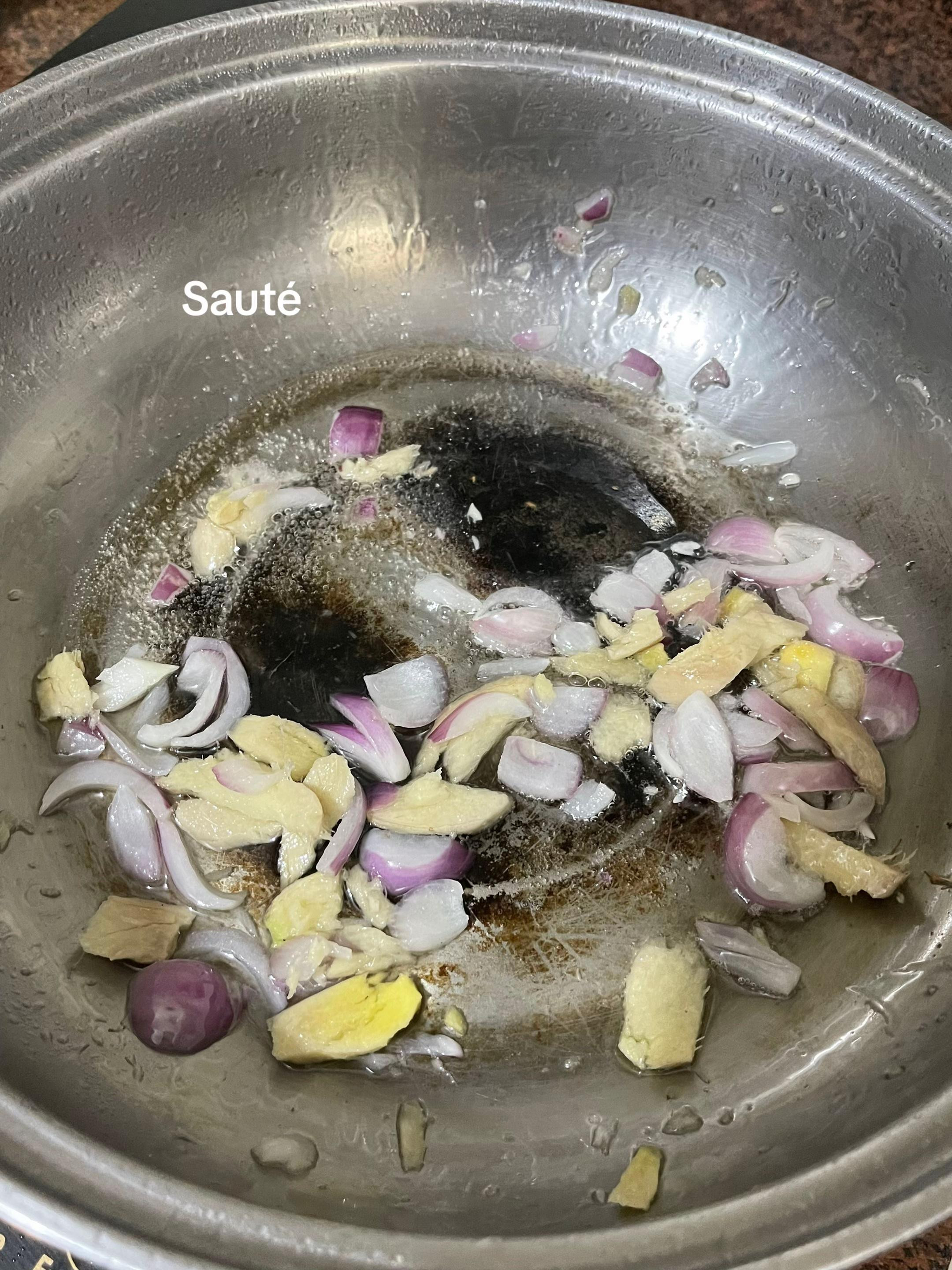 Easy and Affordable Tinola Recipe with Chicken, Chayote, Malunggay, Ginger, and Onions