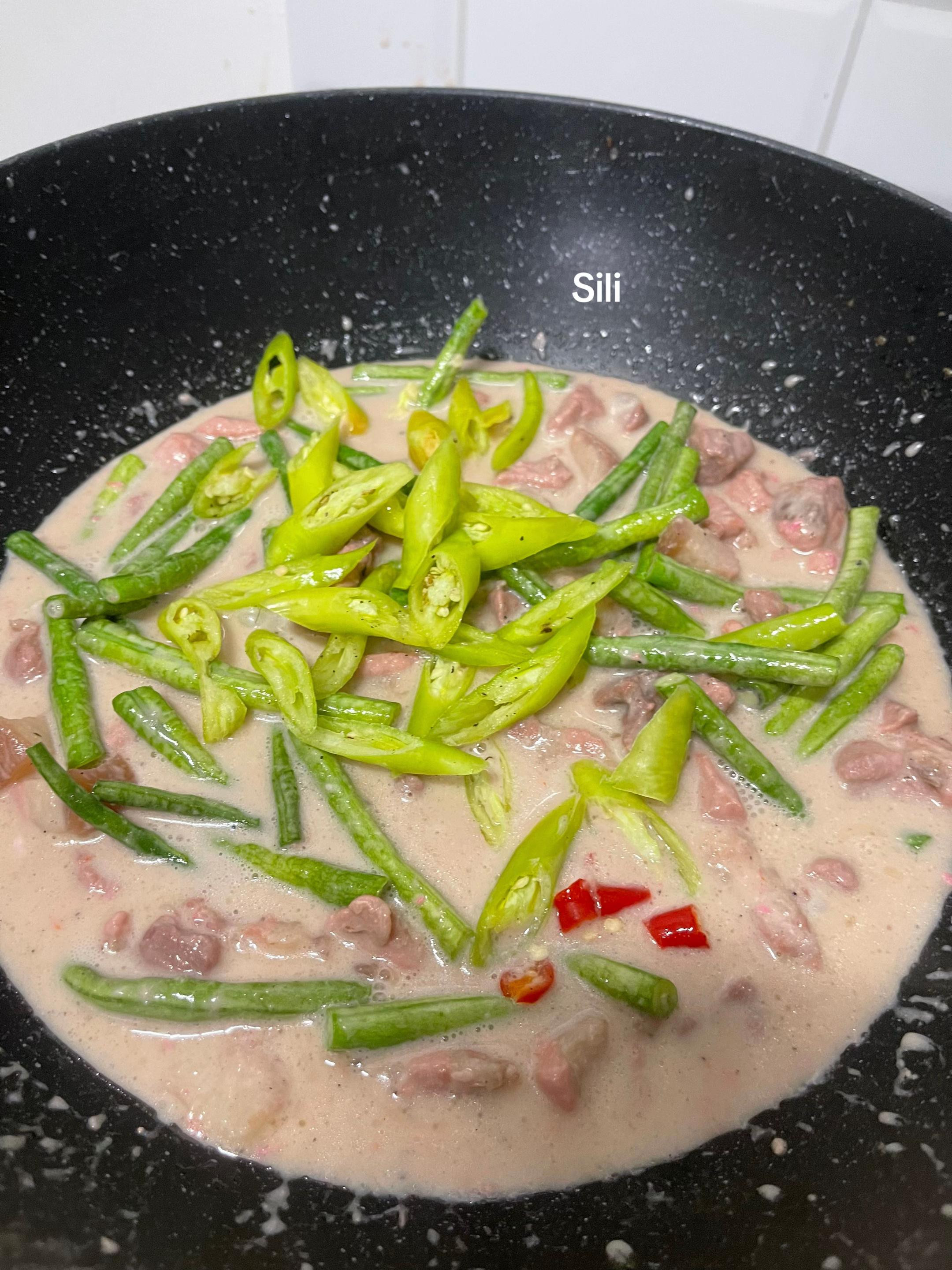 Easy Recipe: Bicol Express with sitaw - Spicy pork and green beans in coconut milk