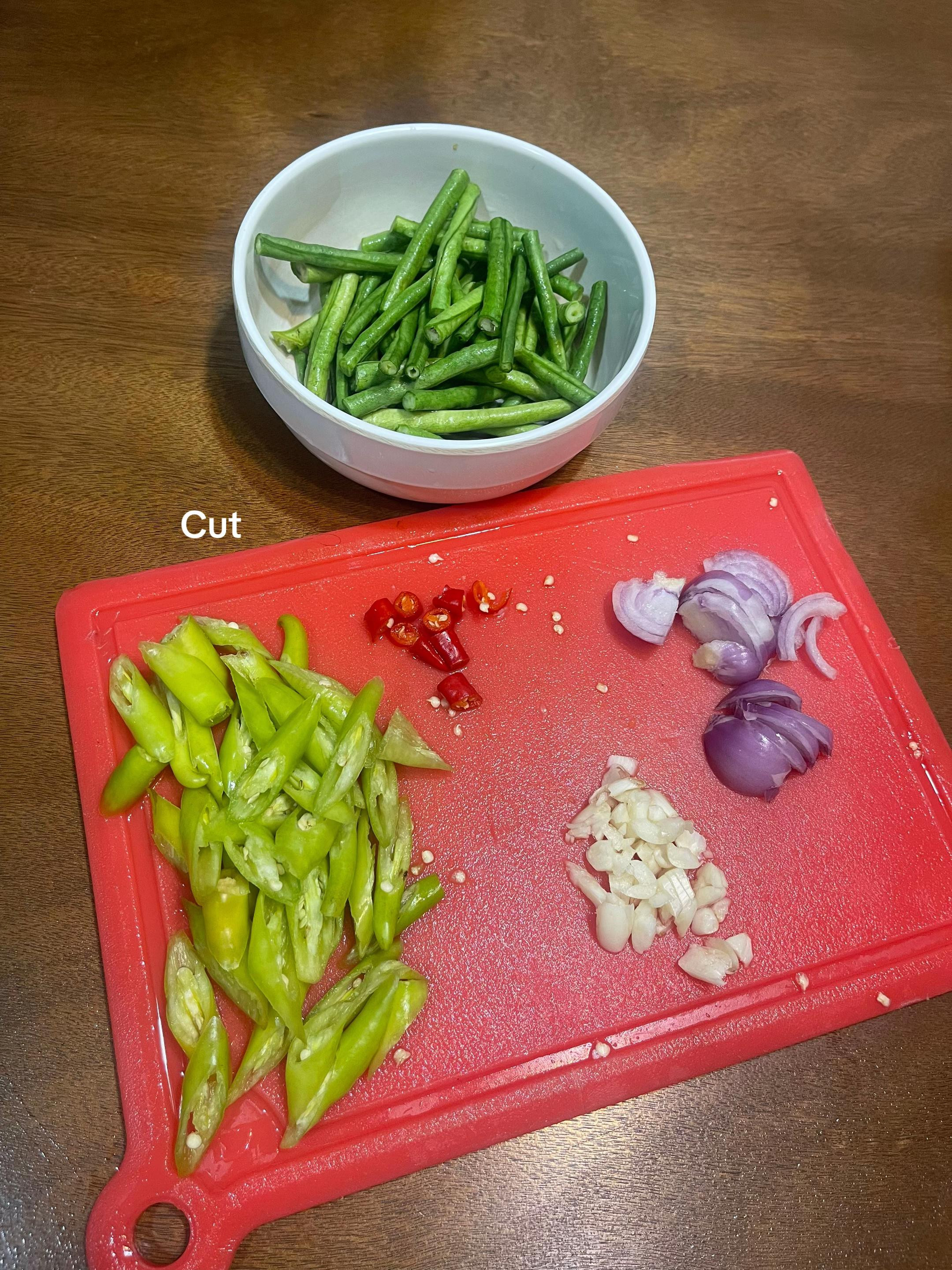 Easy Recipe: Bicol Express with sitaw - Spicy pork and green beans in coconut milk