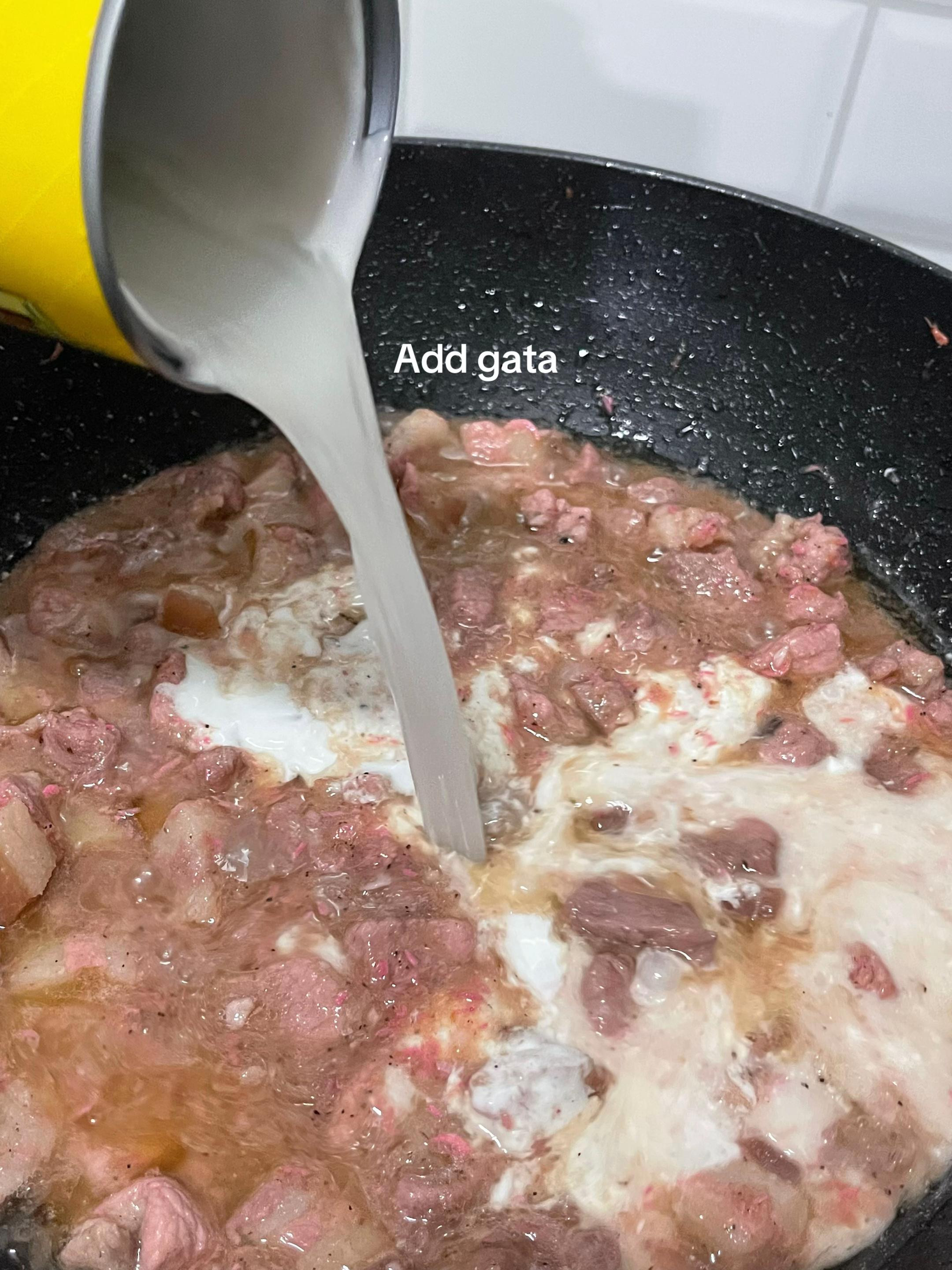 Easy Recipe: Bicol Express with sitaw - Spicy pork and green beans in coconut milk