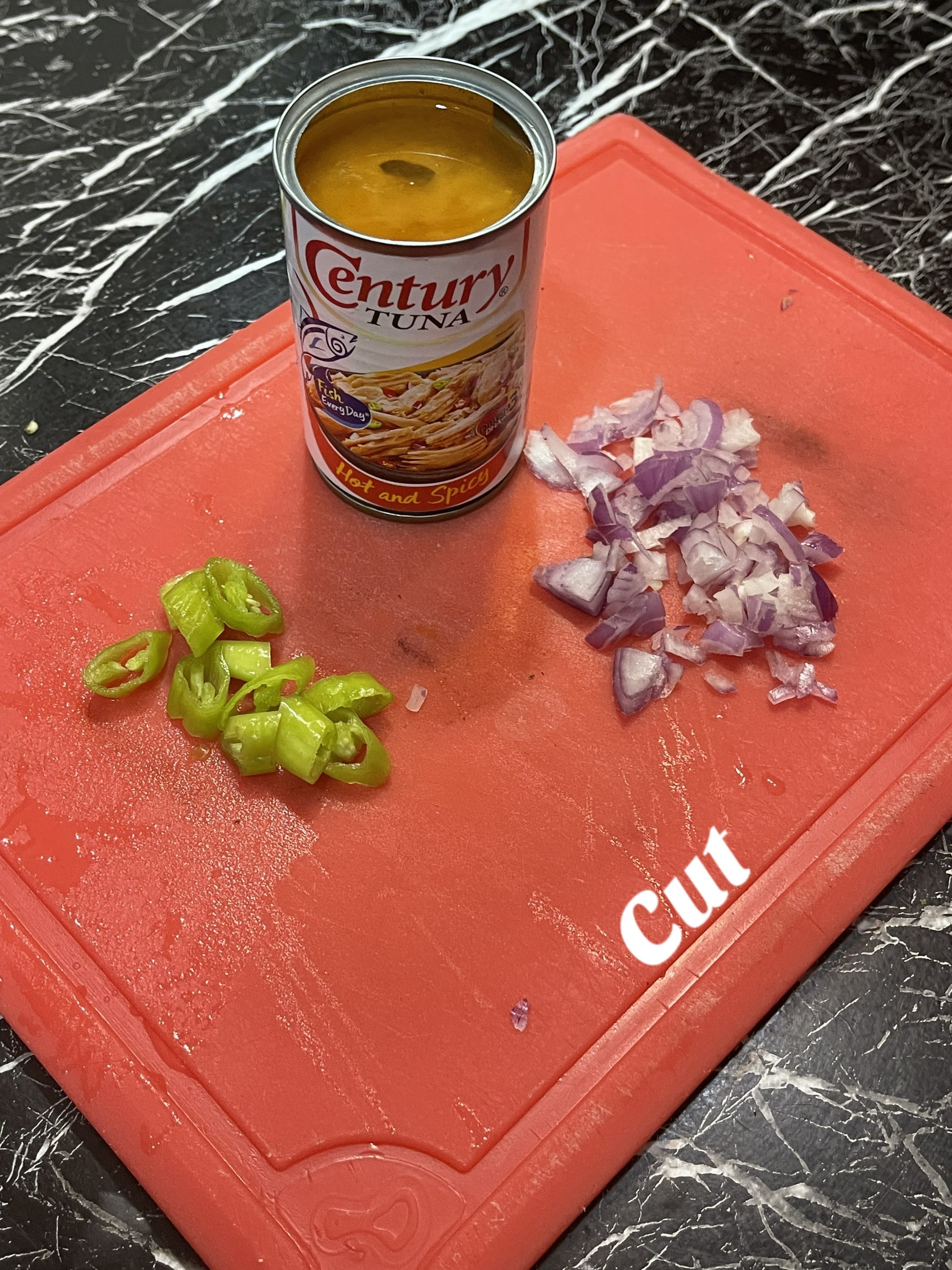 Easy Spicy Tuna Recipe with Egg, Soy Sauce and Vinegar - Filipino Home Cooking