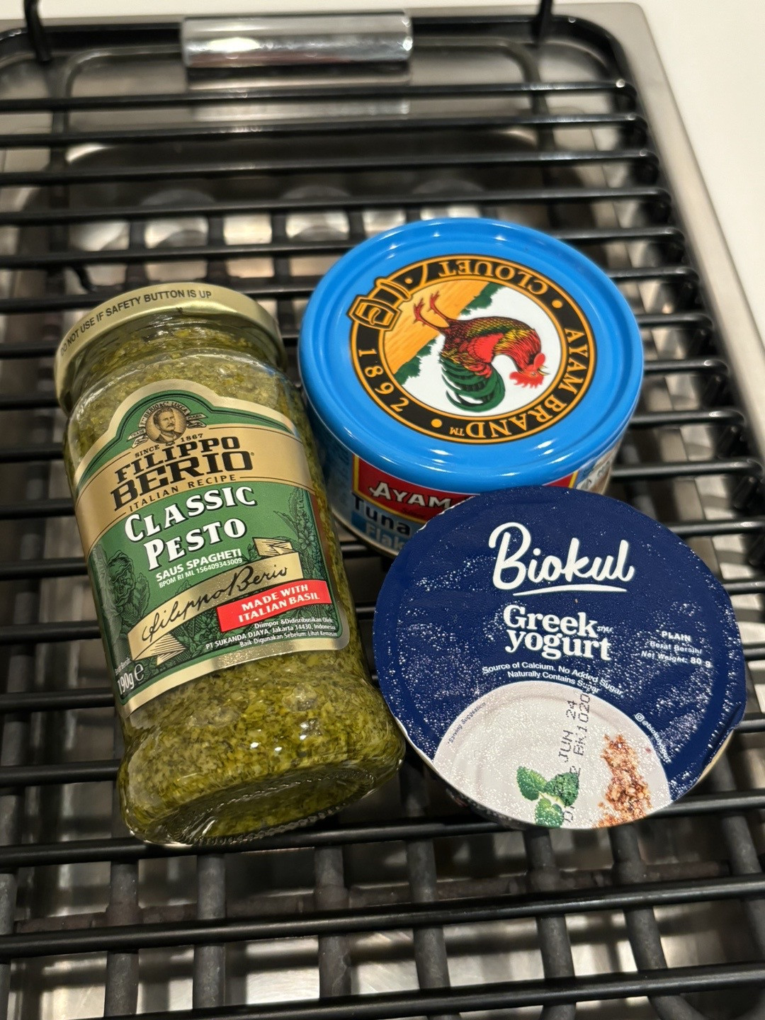 Easy Tunacado Sandwich Recipe: Tuna, Yogurt, and Pesto on Toast