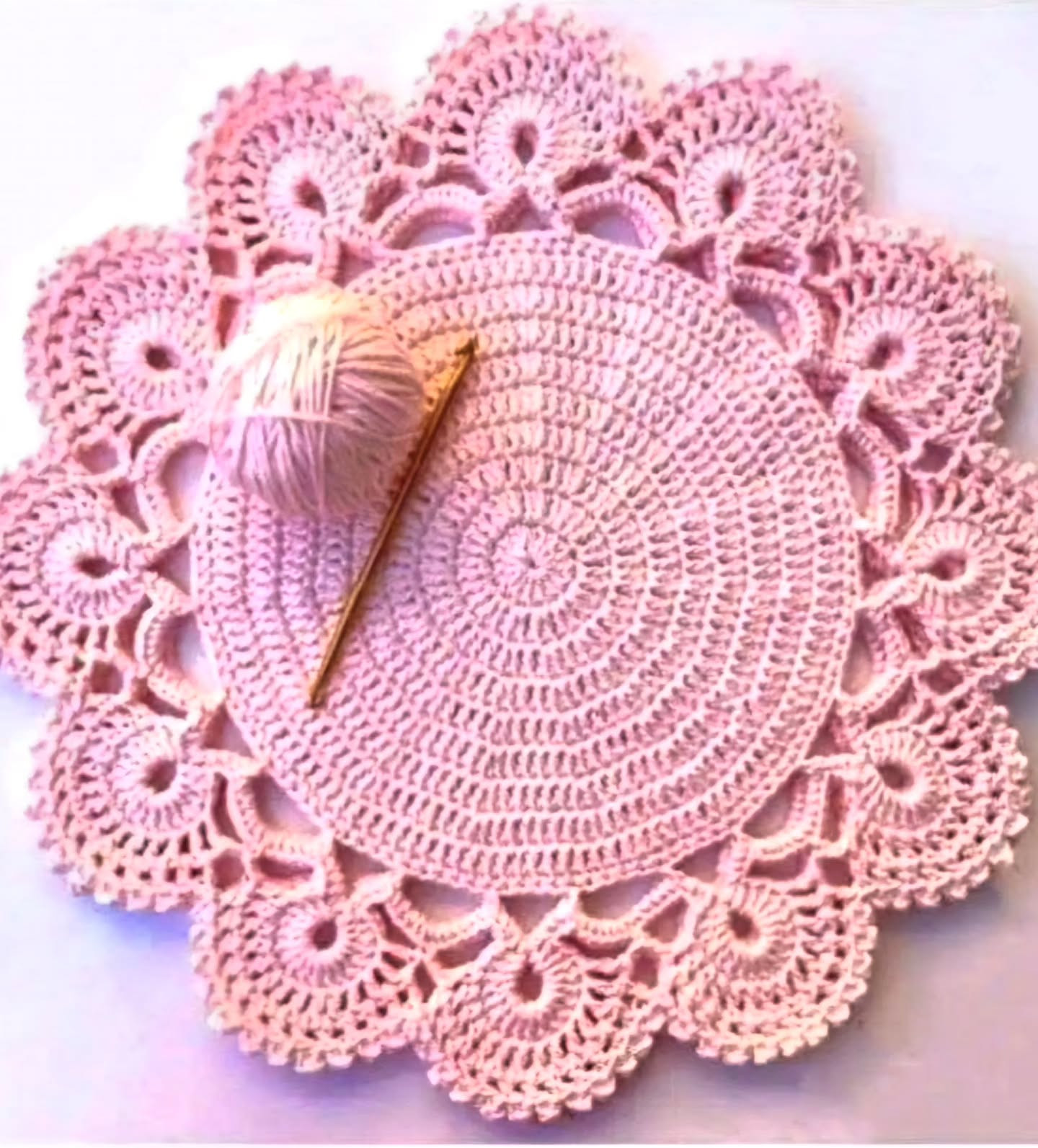 Elegant Crochet Placemats with Decorative Rose Napkin Rings in Green, Pink, and Dusty Rose