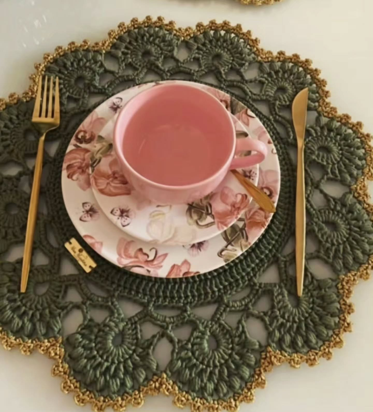 Elegant Crochet Placemats with Decorative Rose Napkin Rings in Green, Pink, and Dusty Rose