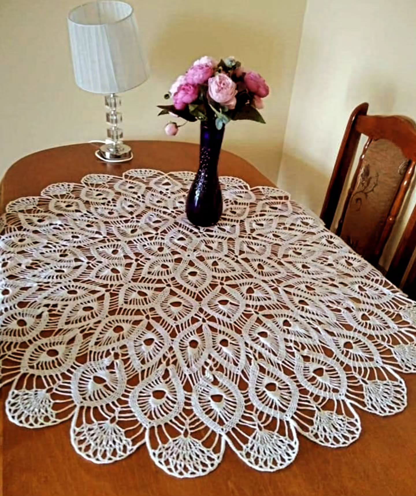 Elegant White Round Crochet Tablecloth Pattern Chart with Fan Design