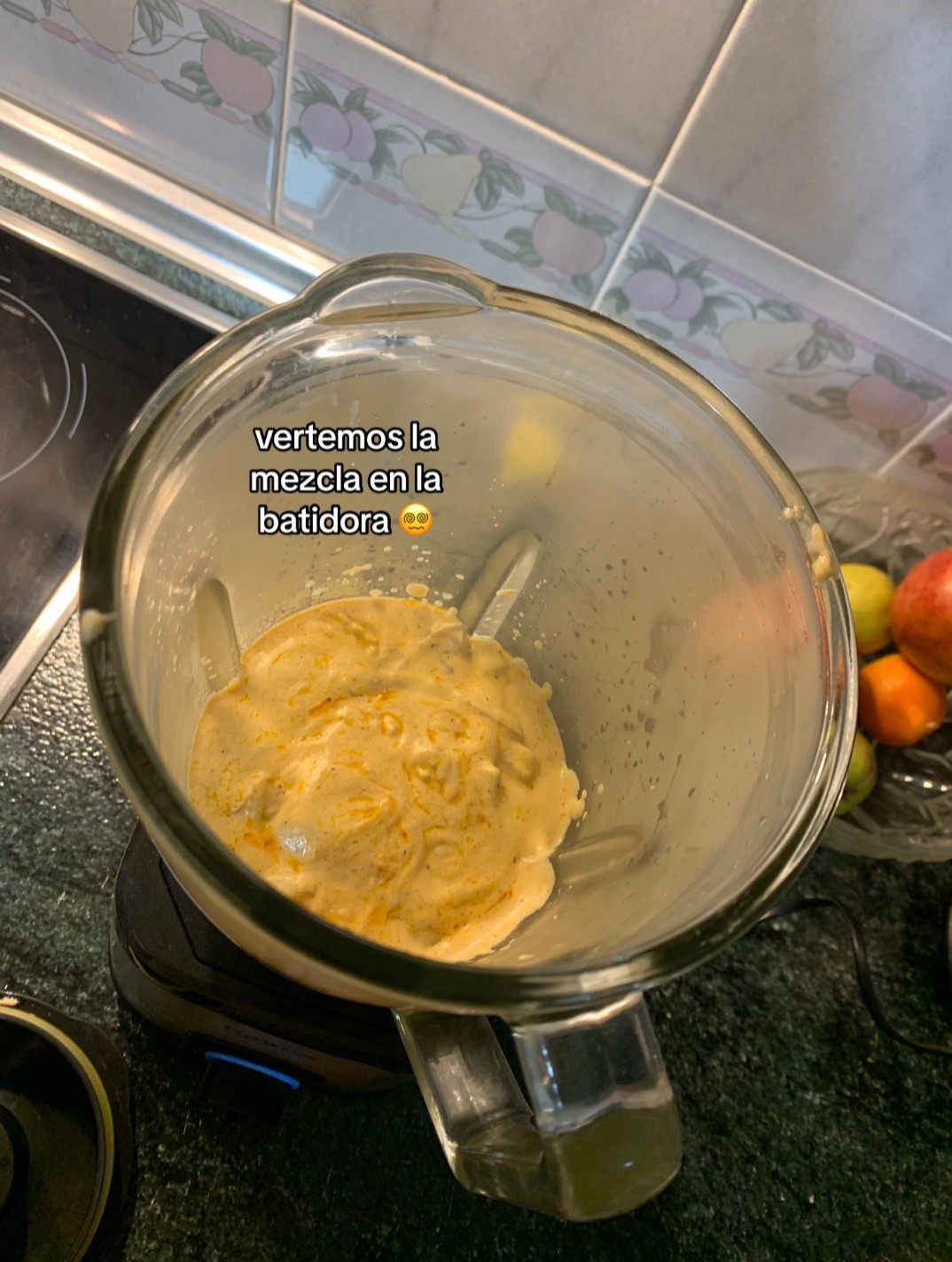 Espaguetis con salmón: receta fácil de pasta cremosa con salsa de tomate y nata