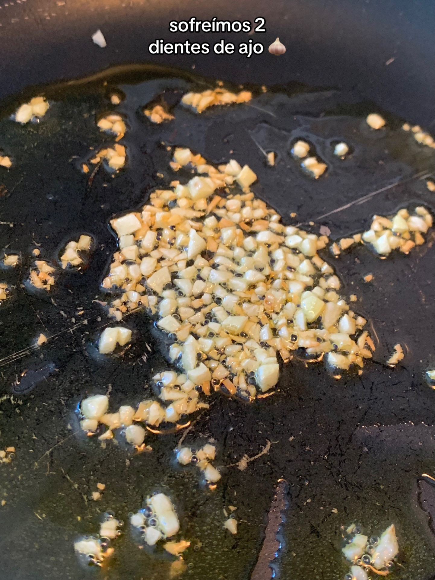 Espinacas con bechamel: receta fácil de espinacas salteadas con ajo y queso gratinado