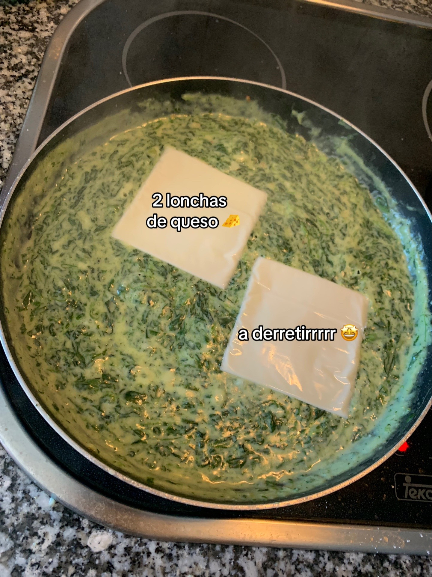 Espinacas con bechamel: receta fácil de espinacas salteadas con ajo y queso gratinado
