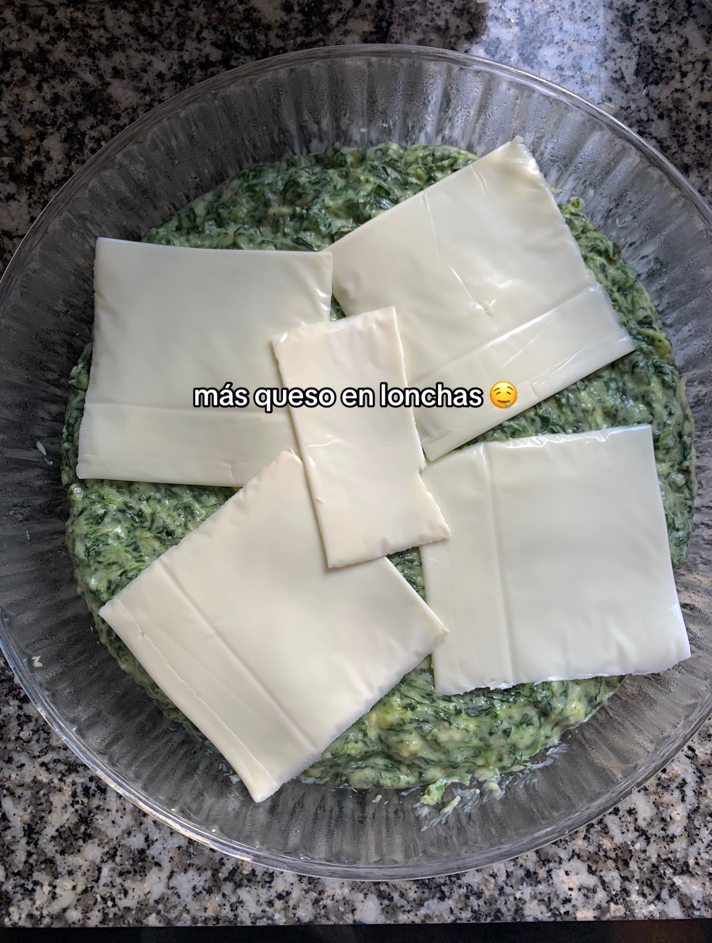 Espinacas con bechamel: receta fácil de espinacas salteadas con ajo y queso gratinado