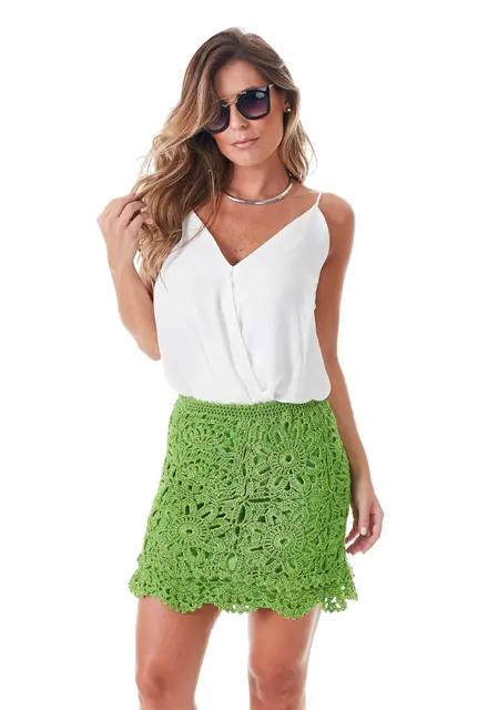 Esquema de distribuição e diagramas para saia verde com padrão floral