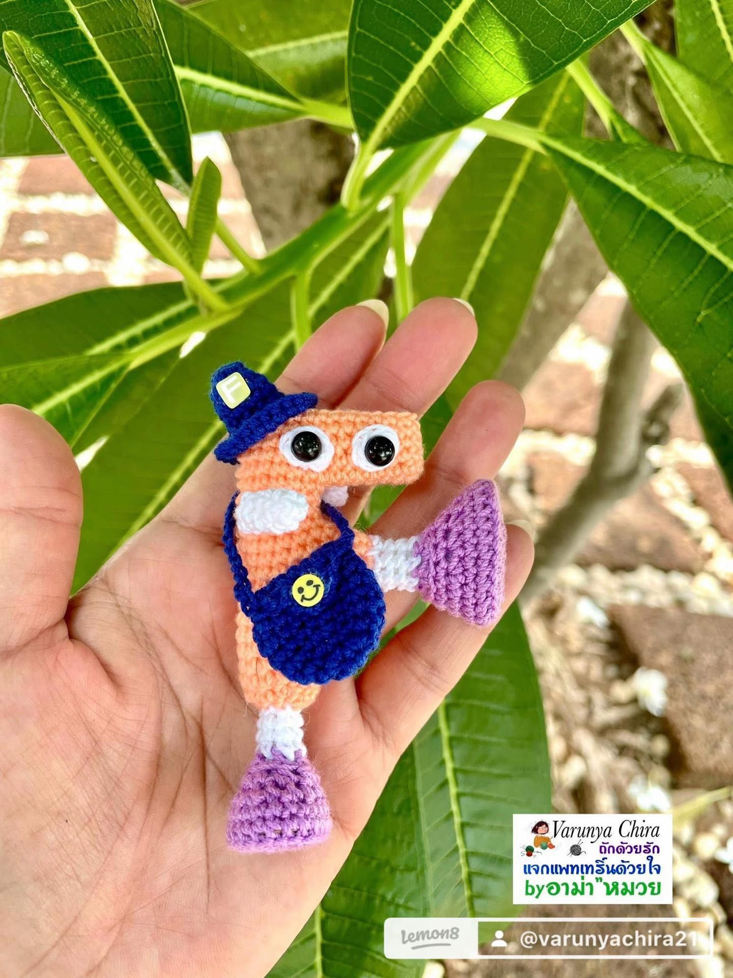 แผนผังถักโครเชต์ตัวอักษร F สีส้มน่ารัก