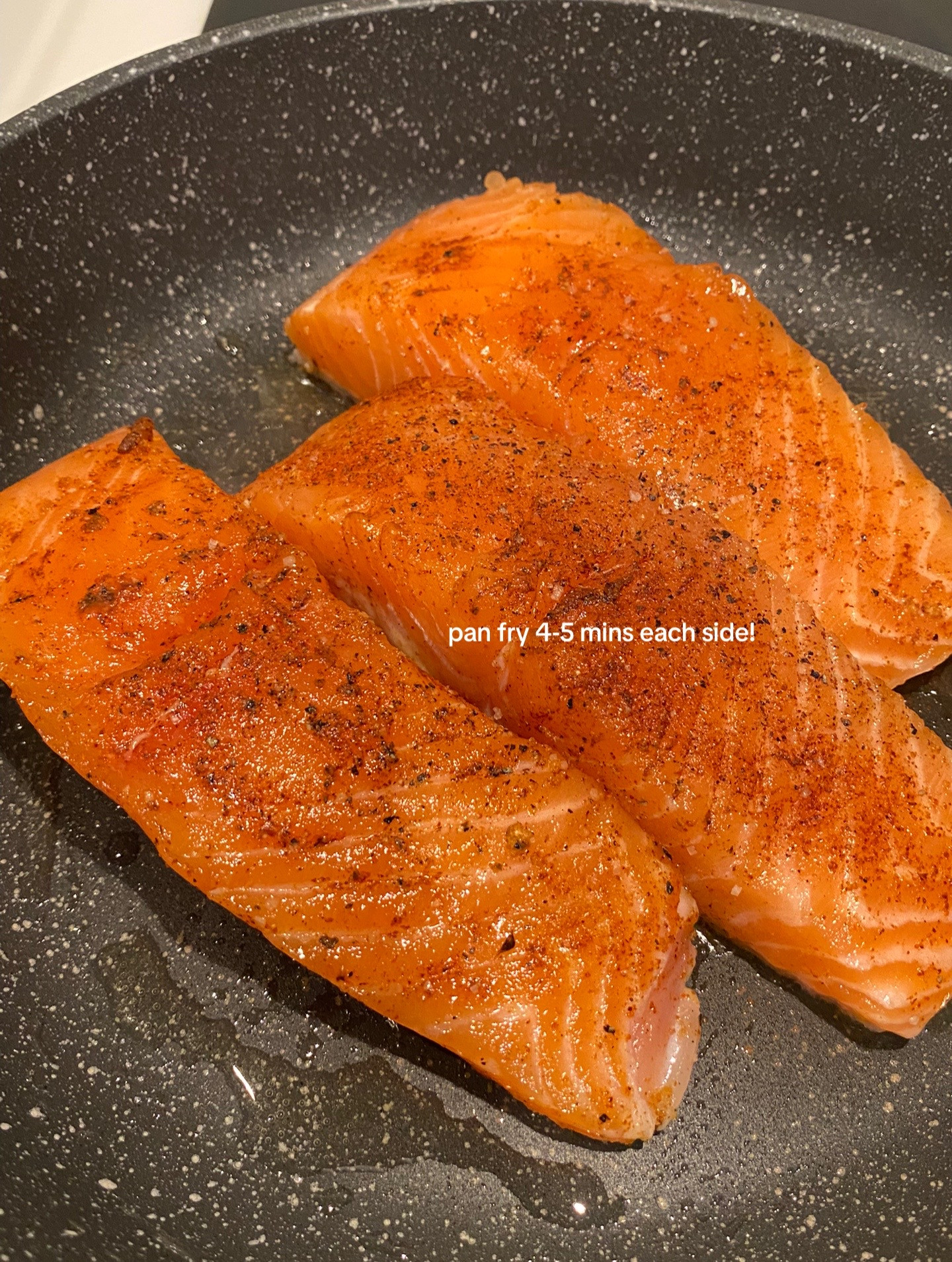 Foolproof Honey Garlic Salmon: Easy Pan-Fried Dinner Recipe with Paprika and Fresh Herbs