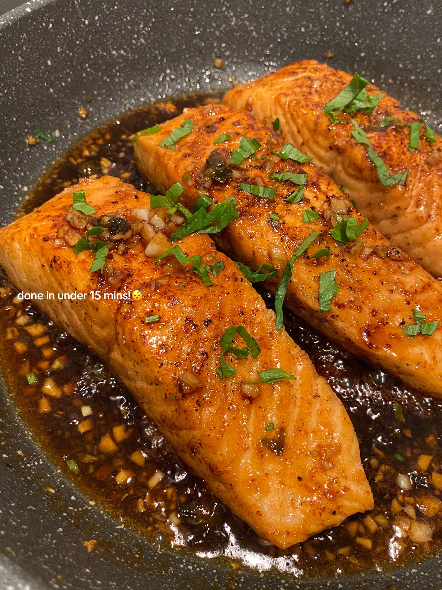 Foolproof Honey Garlic Salmon: Easy Pan-Fried Dinner Recipe with Paprika and Fresh Herbs