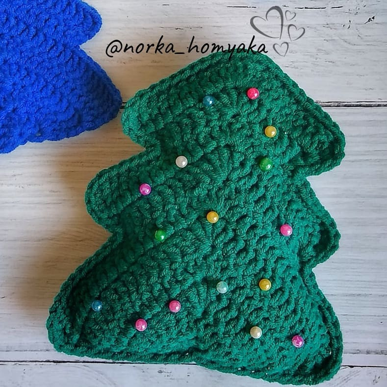 Free Crochet Christmas Tree Ornament Pattern with Colorful Beads and Snowflakes