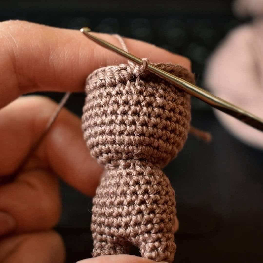 Free Crochet Pattern: Cute Brown Baby Groot Amigurumi Doll