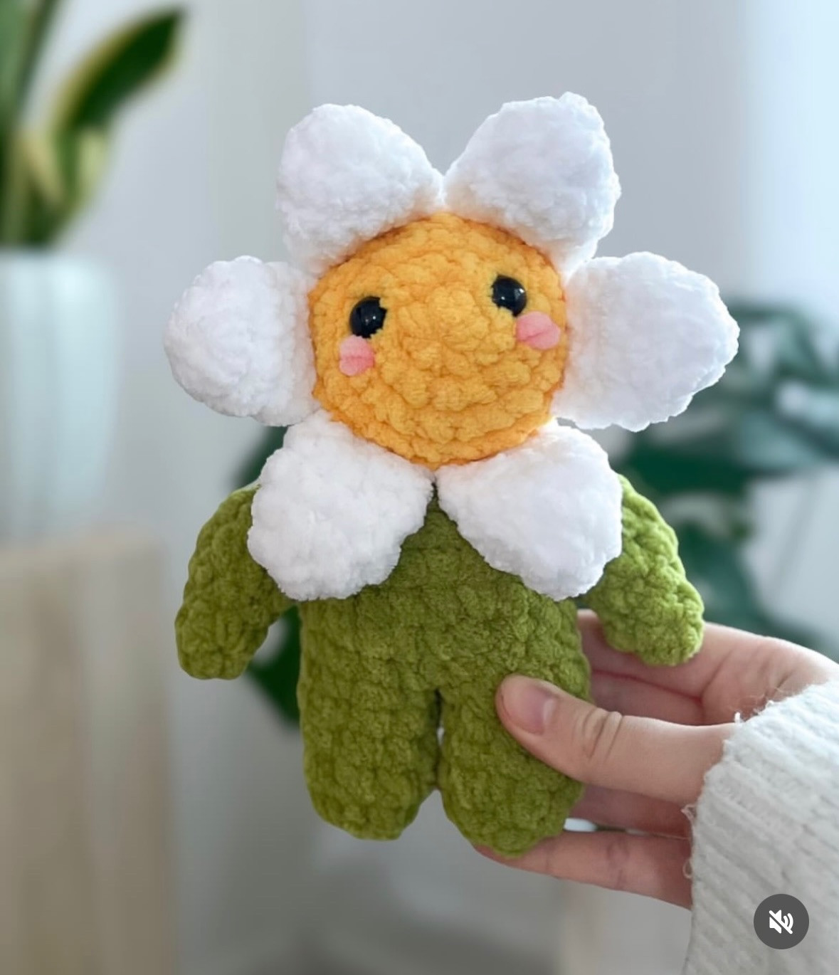Free Crochet Pattern: Cute Daisy Flower Buddy Amigurumi with White Petals and Green Body