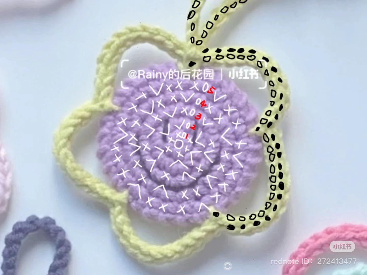 Free Crochet Pattern: Cute Smiley Flower Keychain (Thai)