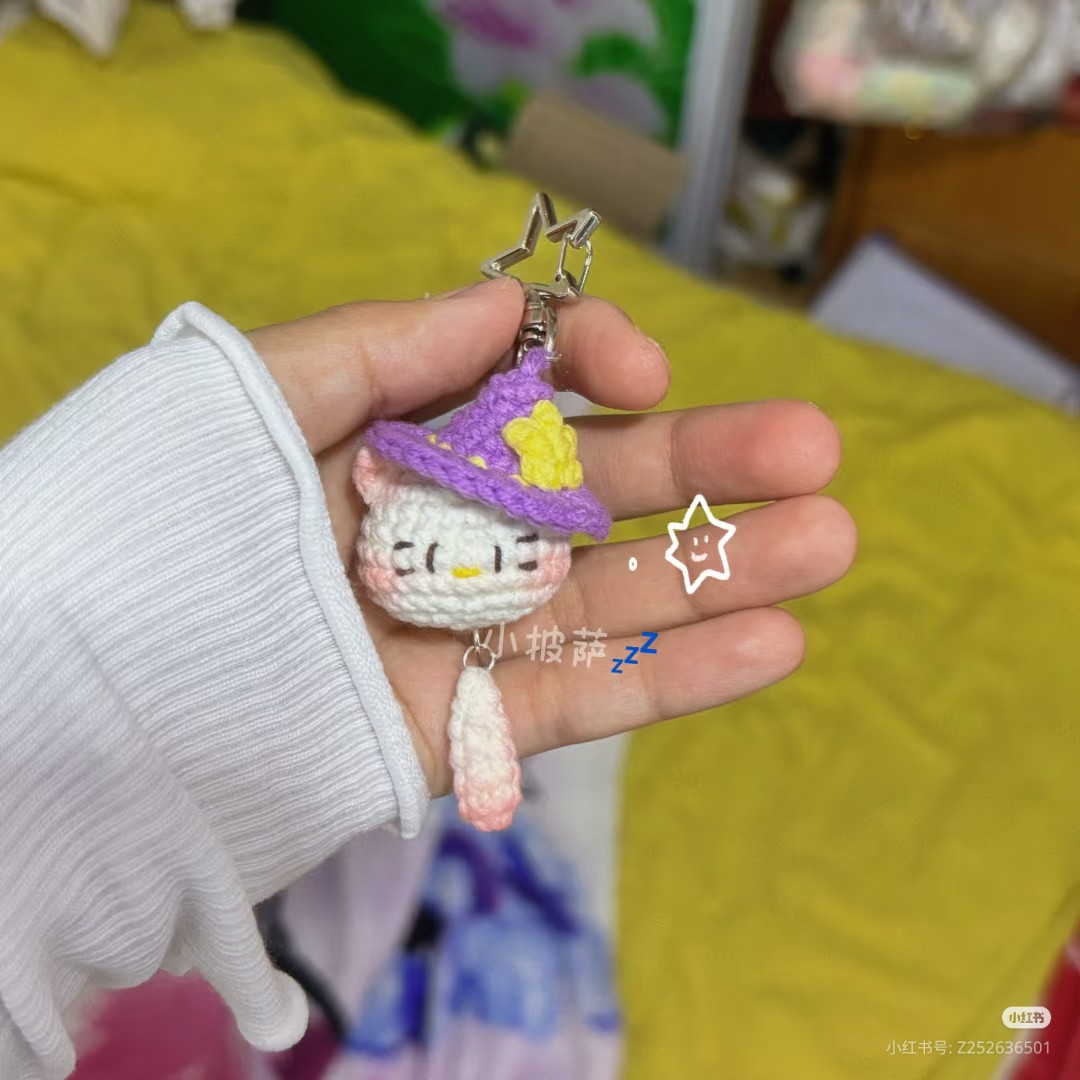 Free Crochet Pattern: Cute Witch Kitty Head Keychain with Hat and Tail