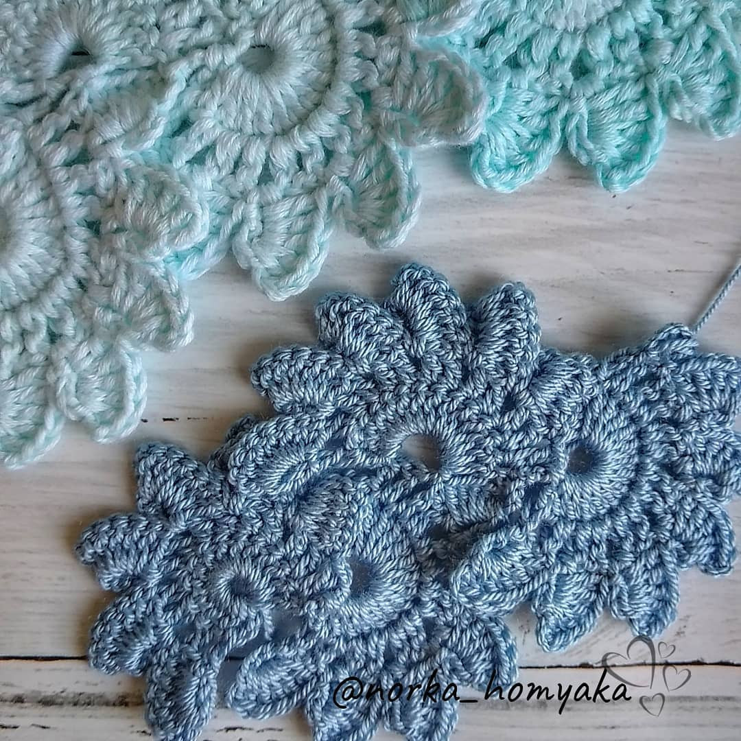 Free Crochet Pattern for Beautiful Floral Lace Trim in Blue and Teal