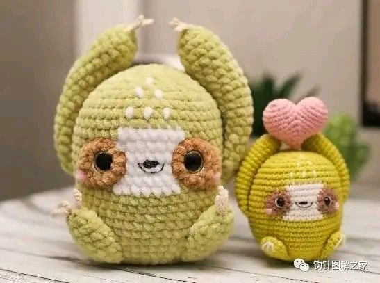 Free Crochet Pattern for Cute Green Sloth Amigurumi Doll with Heart Hat