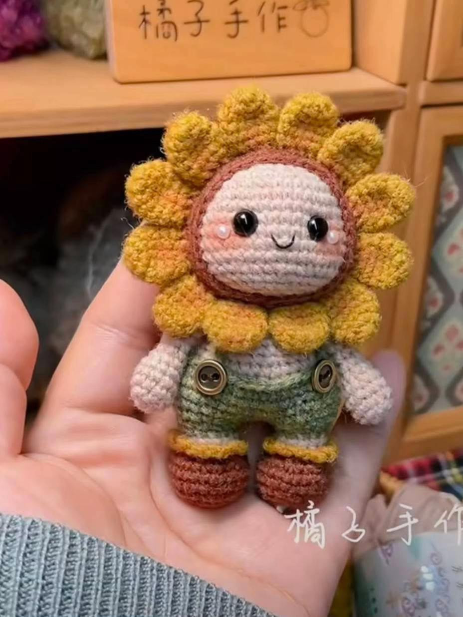 Free Crochet Pattern for Cute Sunflower Amigurumi Doll