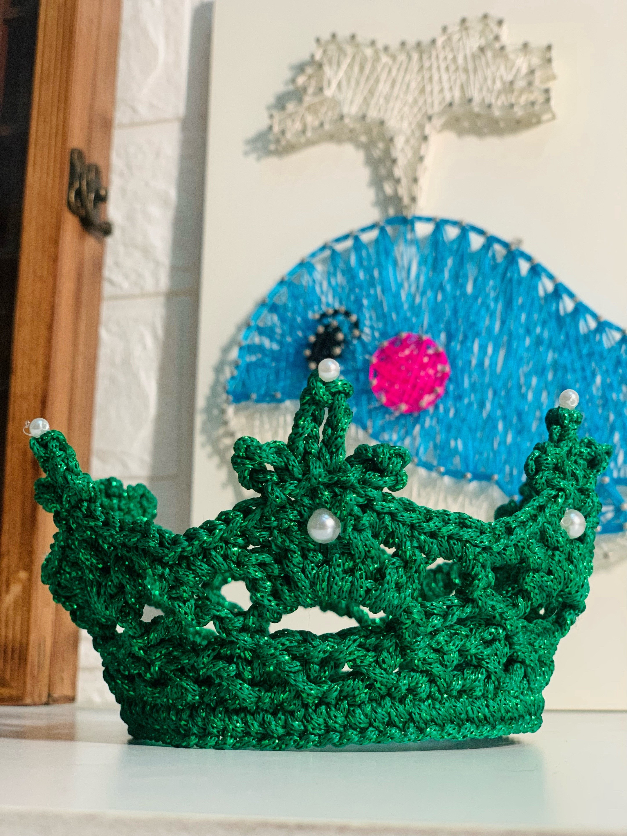Free Crochet Pattern for Sparkly Green Pearl Crown