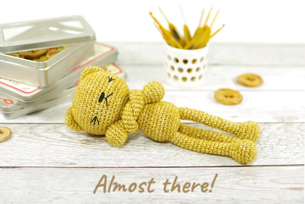 Free Crochet Pattern: Long-Legged Cat Amigurumi Tutorial