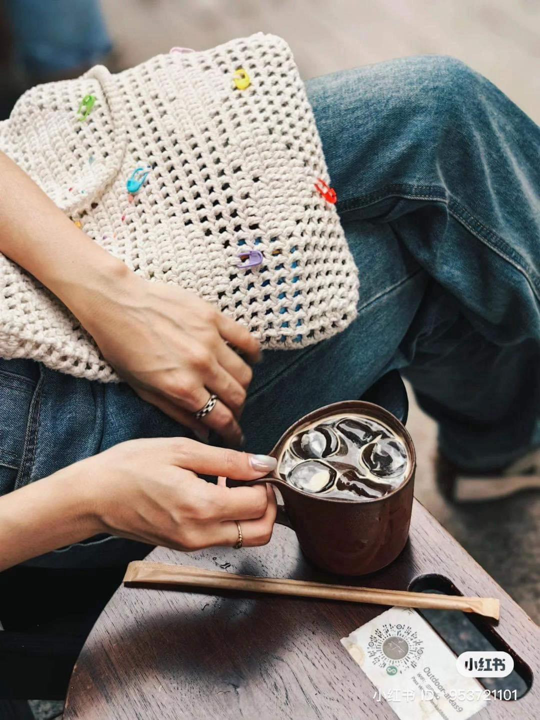 Free Crochet Pattern: Openwork Tote Bag with Colorful Lock Stitch Markers