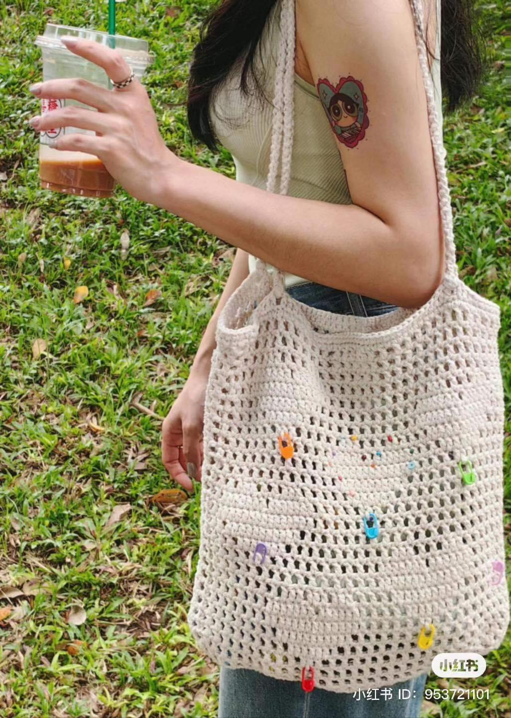 Free Crochet Pattern: Openwork Tote Bag with Colorful Lock Stitch Markers