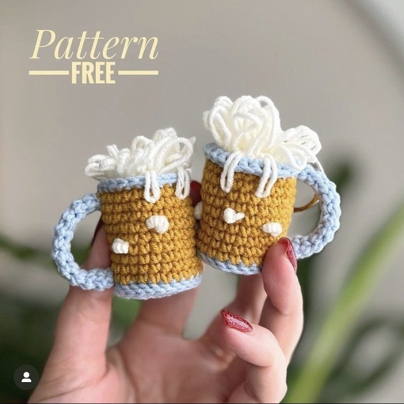 Free Crochet Pattern: Small Beer Glass Keychains