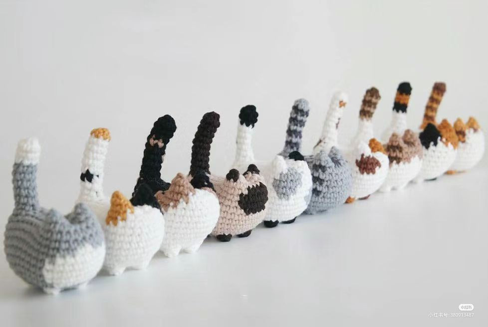 Free Crochet Pattern: The Box for a Kitten Amigurumi