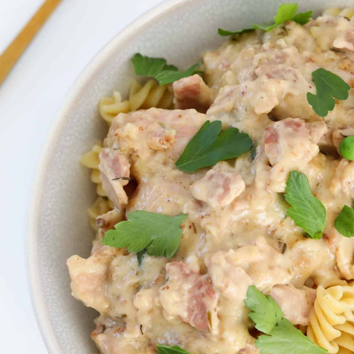 French Onion Chicken Bake: Creamy, Golden Chicken with Bacon and French Onion Flavor