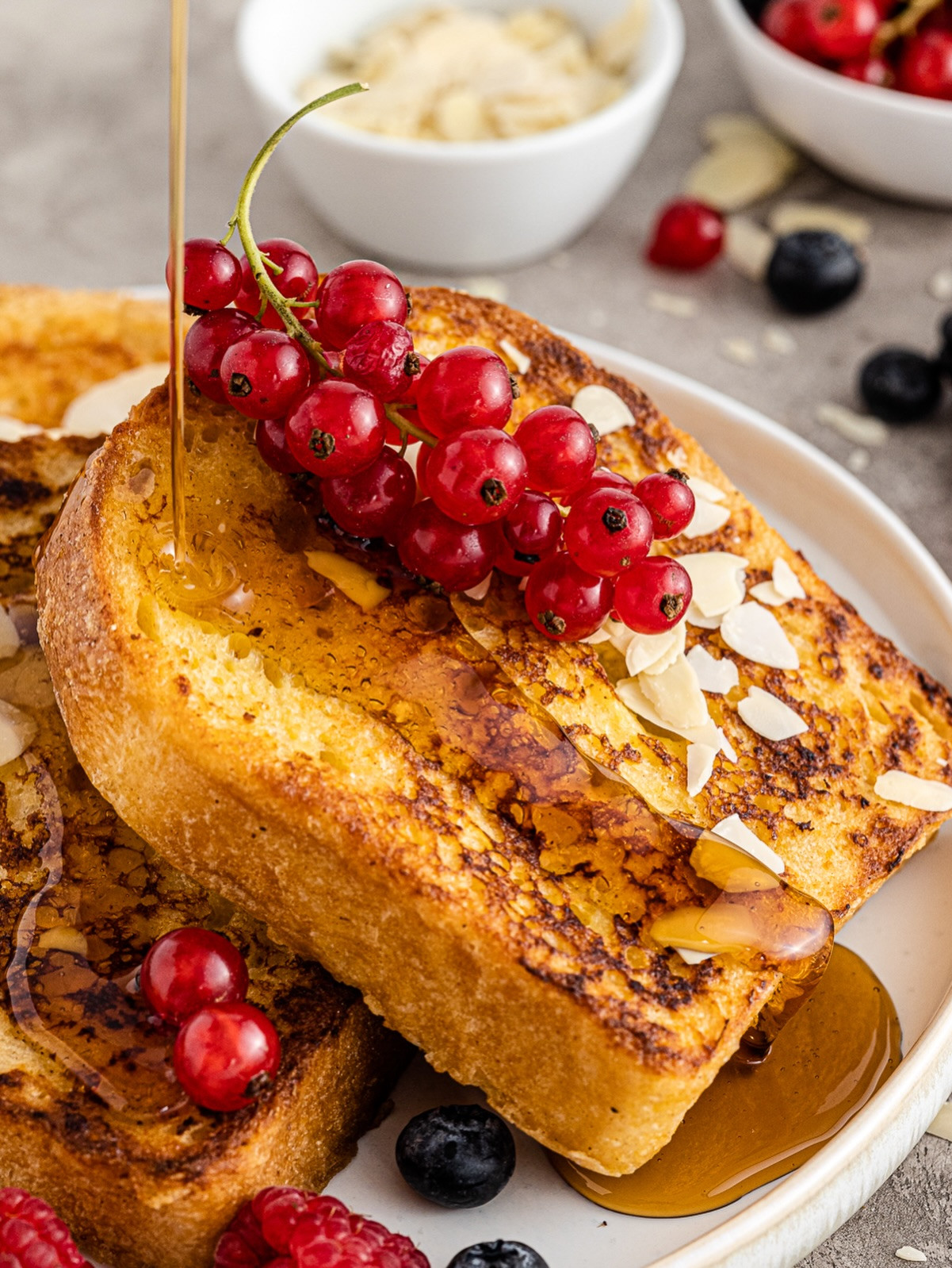 French Toast: Golden Bread with Honey, Red Currants and Almonds