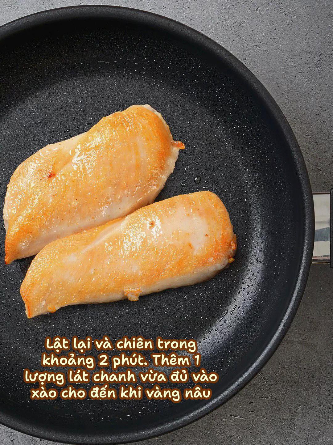 Gà áp chảo chanh - Món ăn vặt Tết giòn tan, vàng ruộm với nước sốt chua ngọt hấp dẫn