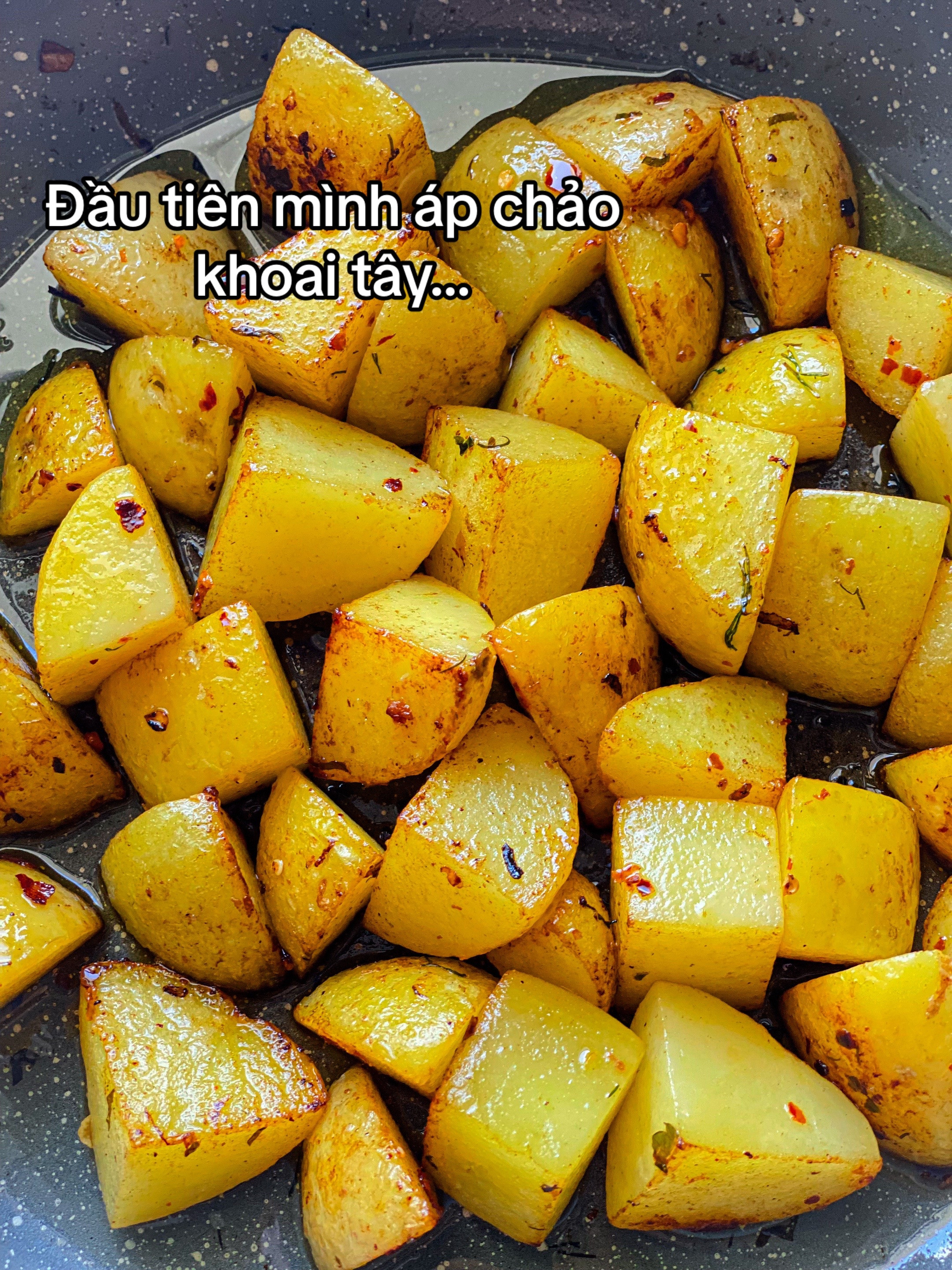 Gà bơ tỏi Hy Lạp ăn kèm khoai tây áp chảo