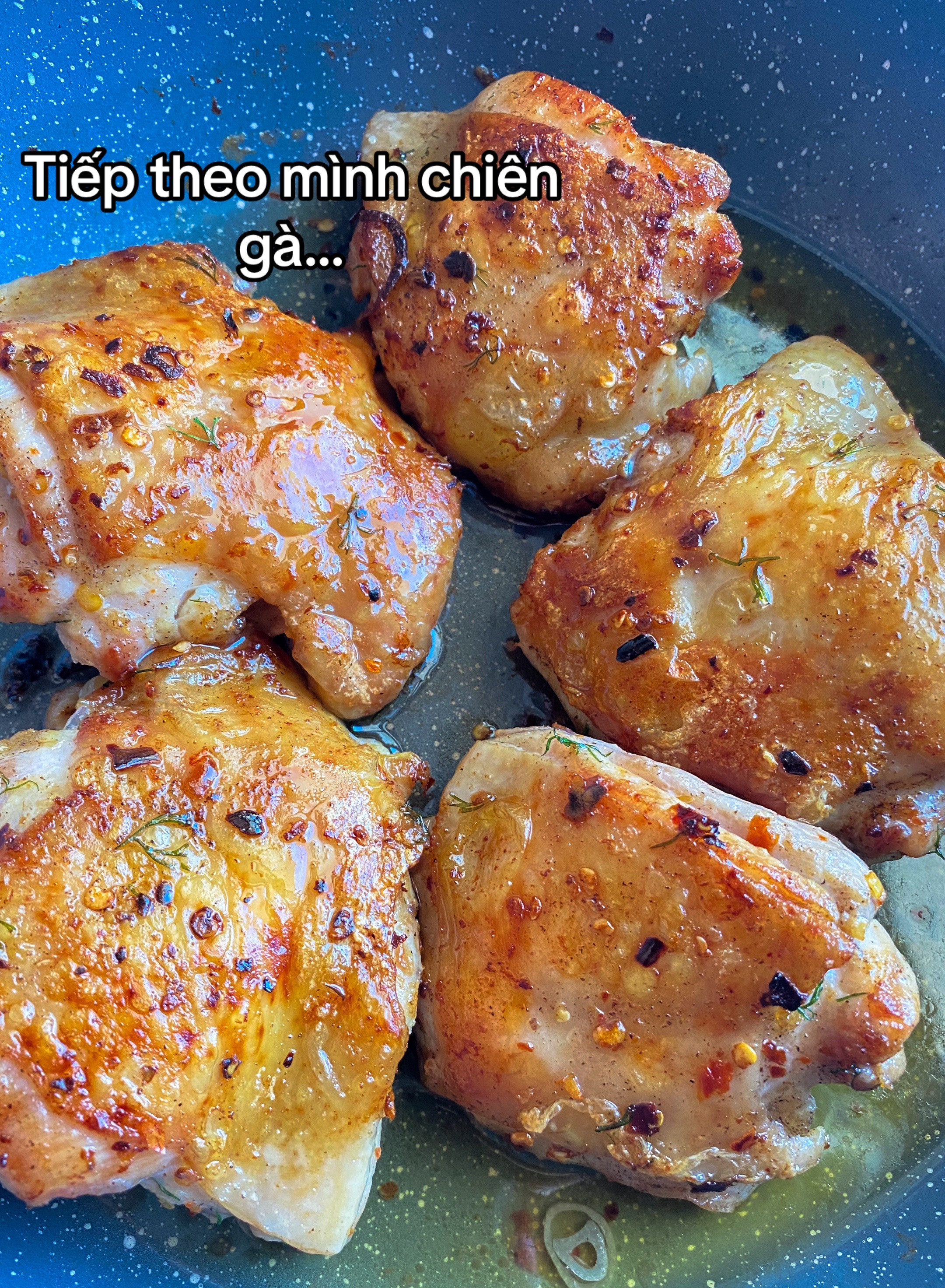 Gà bơ tỏi Hy Lạp ăn kèm khoai tây áp chảo