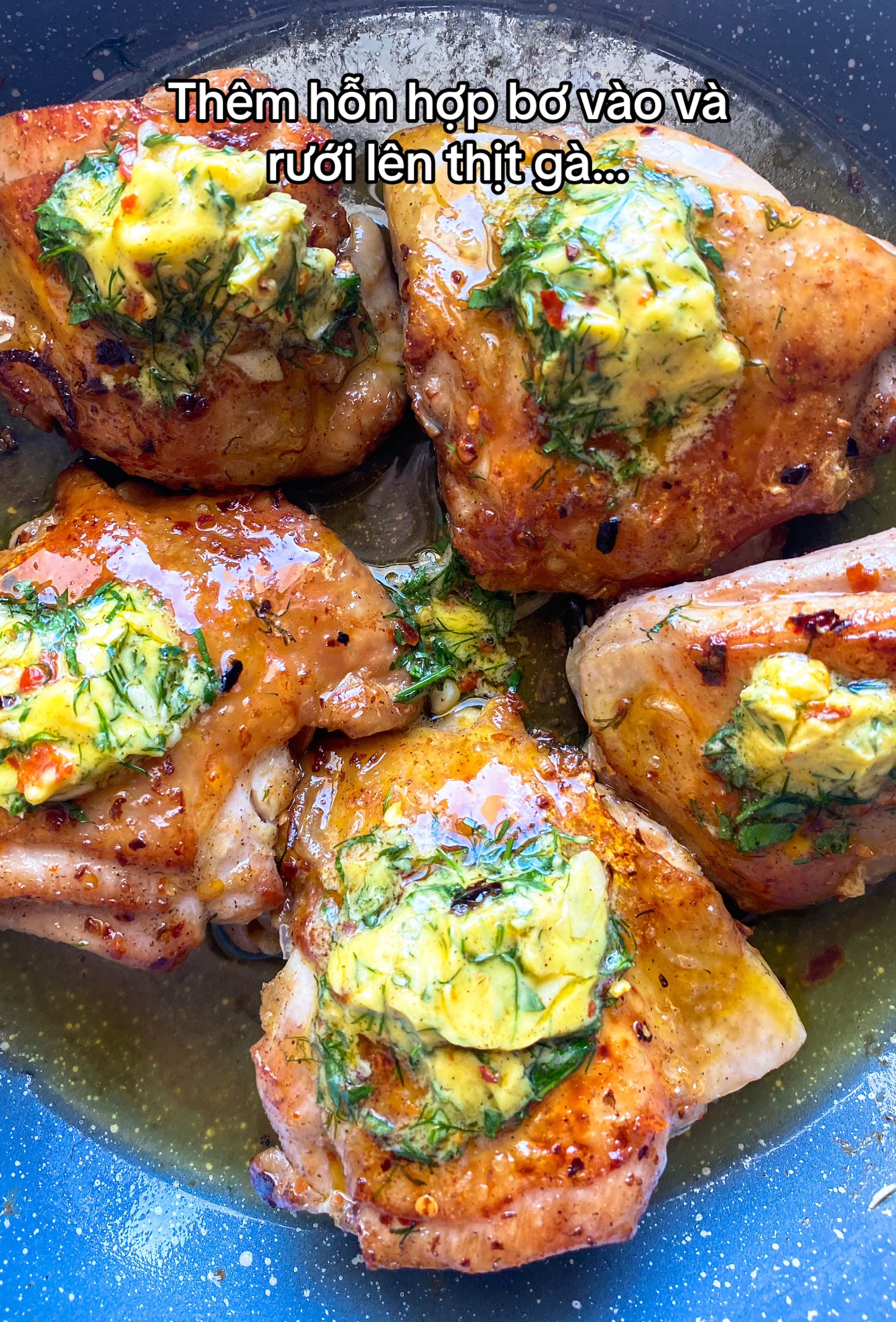 Gà bơ tỏi Hy Lạp ăn kèm khoai tây áp chảo