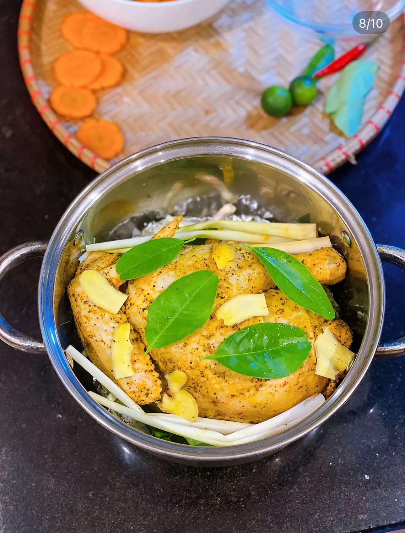 Gà Luộc Không Cần Nước: Cách Làm Gà Hấp Mọng Nước Với Muối Và Gia Vị